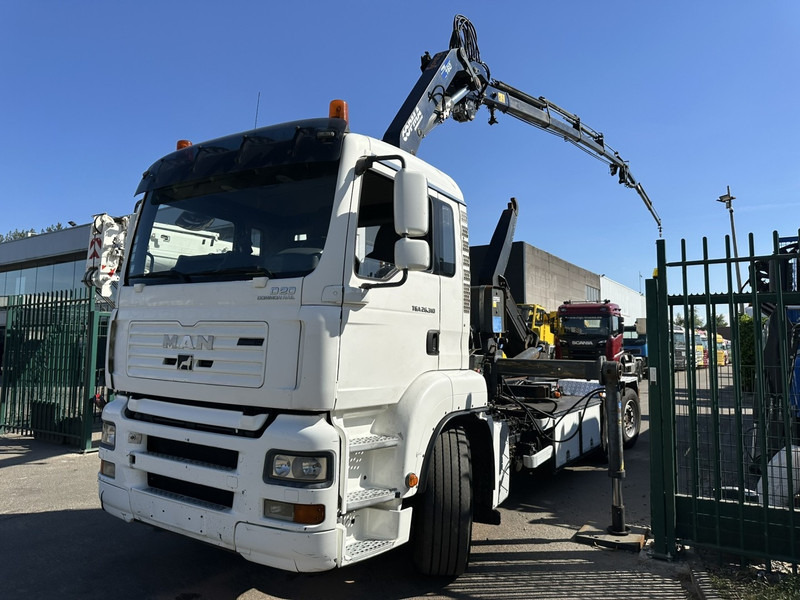 MAN TGA 26.310 6X2 HOOKLIFT + CRANE COPMA 160.4 + JIB J2 + WINCH - RADIO - LIFT + STEERING AXLE - EURO 3 - BE - Камион со кука за подигање, Камион со кран: слика 3 MAN TGA 26.310 6X2 HOOKLIFT + CRANE COPMA 160.4 + JIB J2 + WINCH - RADIO - LIFT + STEERING AXLE - EURO 3 - BE - Камион со кука за подигање, Камион со кран: слика 3