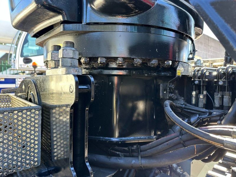 Камион со платформа, Камион со кран Volvo FH 420 8x4 TRIDEM + KRAAN HIAB 408 E-8 HIPRO + WINCH - 63.000km ONLY - CREWCAB 4 SEATER - PLATFORM 7m - TOP CONDITION: слика 19