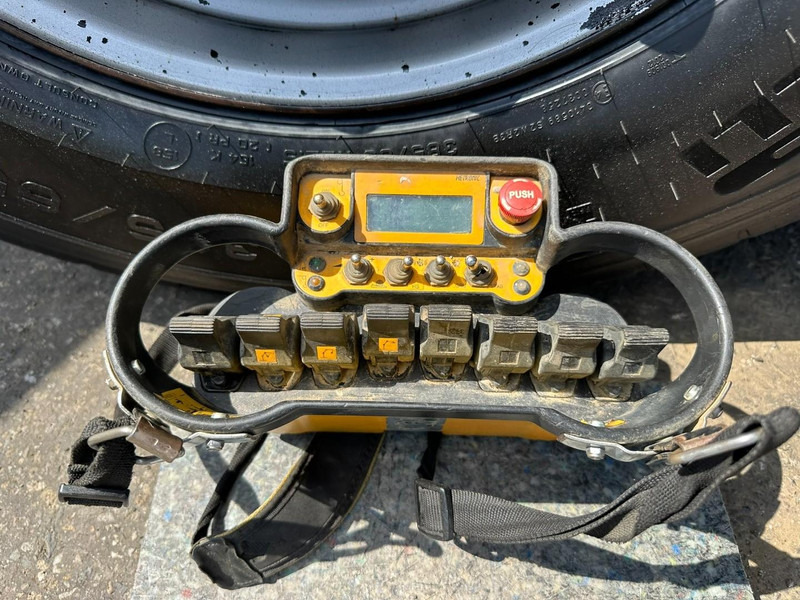 Камион со платформа, Камион со кран Volvo FMX 330 8x4 TRIDEM PRITSCHE + KRAN EFFER 265 / 6S - PLATFORM 7m50 - EURO 6 - RADIO - *473.000km* - TÜV 05/2026 - BE TRUCK: слика 14 Камион со платформа, Камион со кран Volvo FMX 330 8x4 TRIDEM PRITSCHE + KRAN EFFER 265 / 6S - PLATFORM 7m50 - EURO 6 - RADIO - *473.000km* - TÜV 05/2026 - BE TRUCK: слика 14