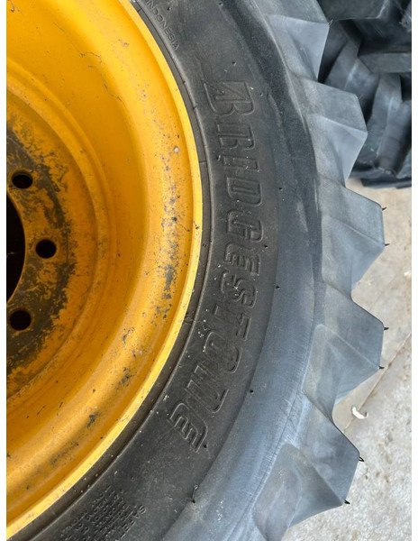 Bridgestone 1000 x 20 Set / 10.00 x 20: 4x2 Tyres - Гуми и бандажи за Градежна машина: слика 2 Bridgestone 1000 x 20 Set / 10.00 x 20: 4x2 Tyres - Гуми и бандажи за Градежна машина: слика 2