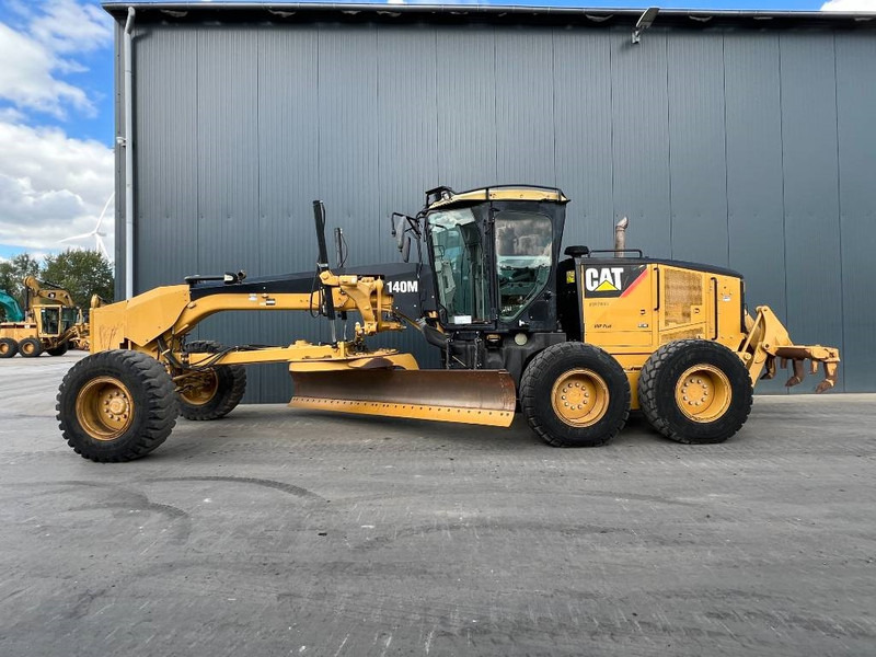 Cat 140M - Порамнувач: слика 2 Cat 140M - Порамнувач: слика 2