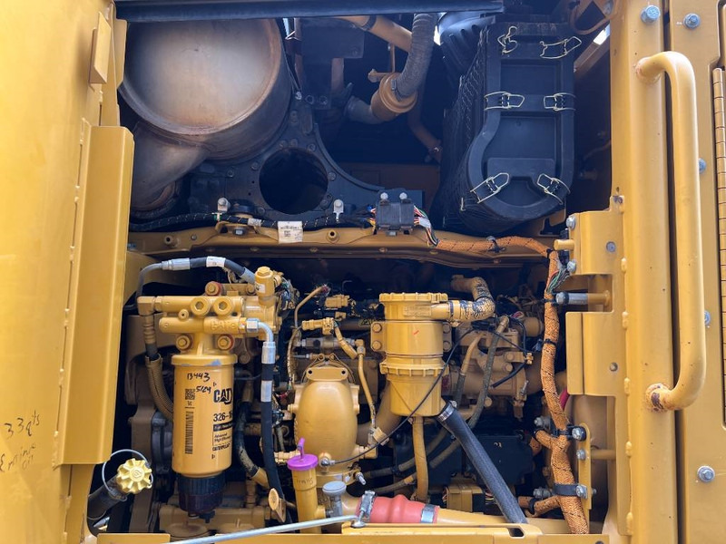 Порамнувач Cat 140M2 AWD: слика 19