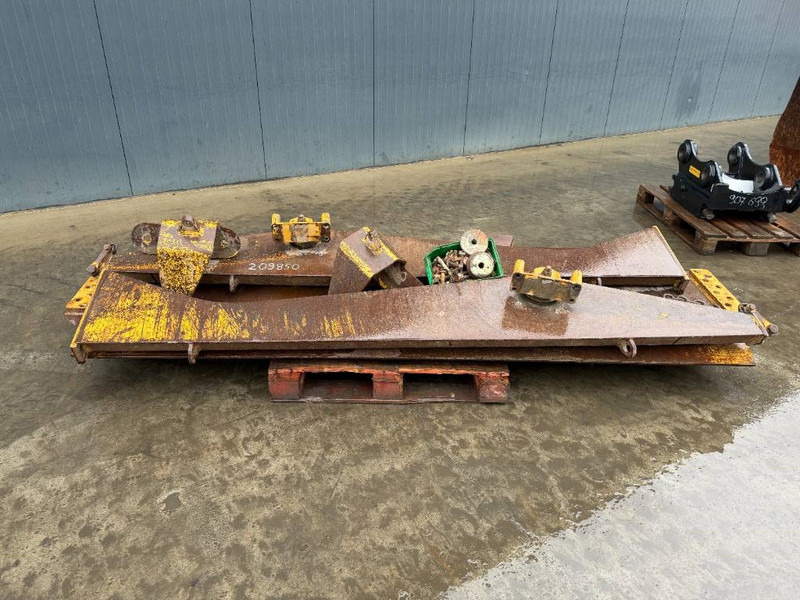 Cat 730 - Заден лифт за утовар за Градежна машина: слика 2 Cat 730 - Заден лифт за утовар за Градежна машина: слика 2