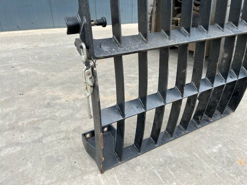 Cat M313D / M315D / M316D / M318D / M322D / M325D - Кабина и ентериер за Градежна машина: слика 4 Cat M313D / M315D / M316D / M318D / M322D / M325D - Кабина и ентериер за Градежна машина: слика 4