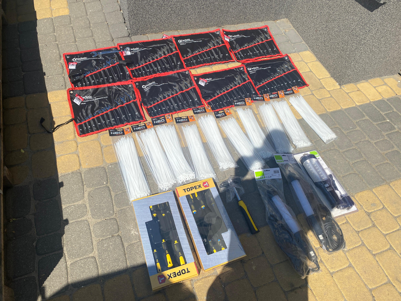 Neo Tools, qtechnic narzedzi, klucze, lampy led - Друга машина: слика 2 Neo Tools, qtechnic narzedzi, klucze, lampy led - Друга машина: слика 2