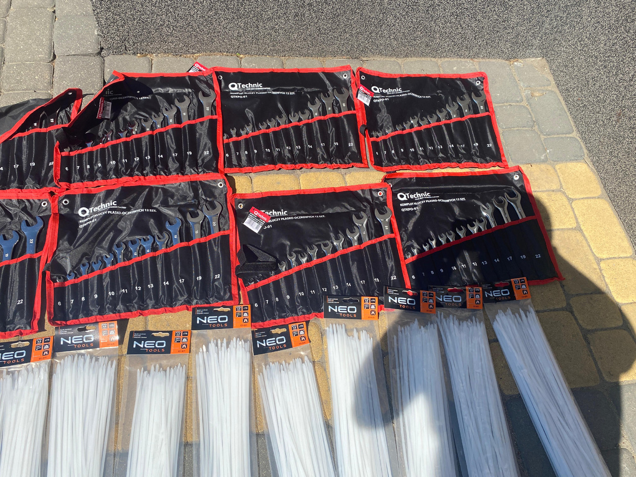 Neo Tools, qtechnic narzedzi, klucze, lampy led - Друга машина: слика 3 Neo Tools, qtechnic narzedzi, klucze, lampy led - Друга машина: слика 3