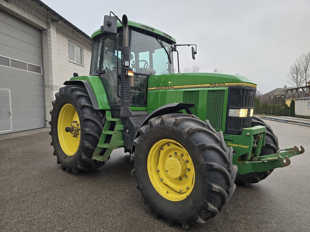 JOHN DEERE 7600 - Трактор: слика 1 JOHN DEERE 7600 - Трактор: слика 1