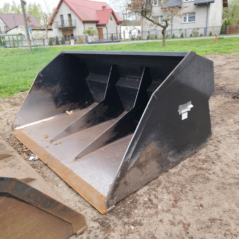 Manitou - Корпа за натоварувач: слика 2 Manitou - Корпа за натоварувач: слика 2