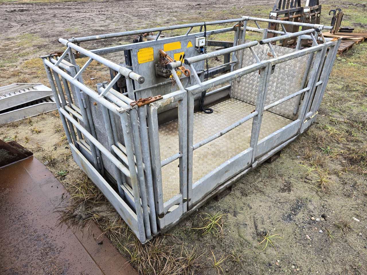 NEW HOLLAND LM 1745 Turbo - Натоварувач на тркала: слика 5 NEW HOLLAND LM 1745 Turbo - Натоварувач на тркала: слика 5