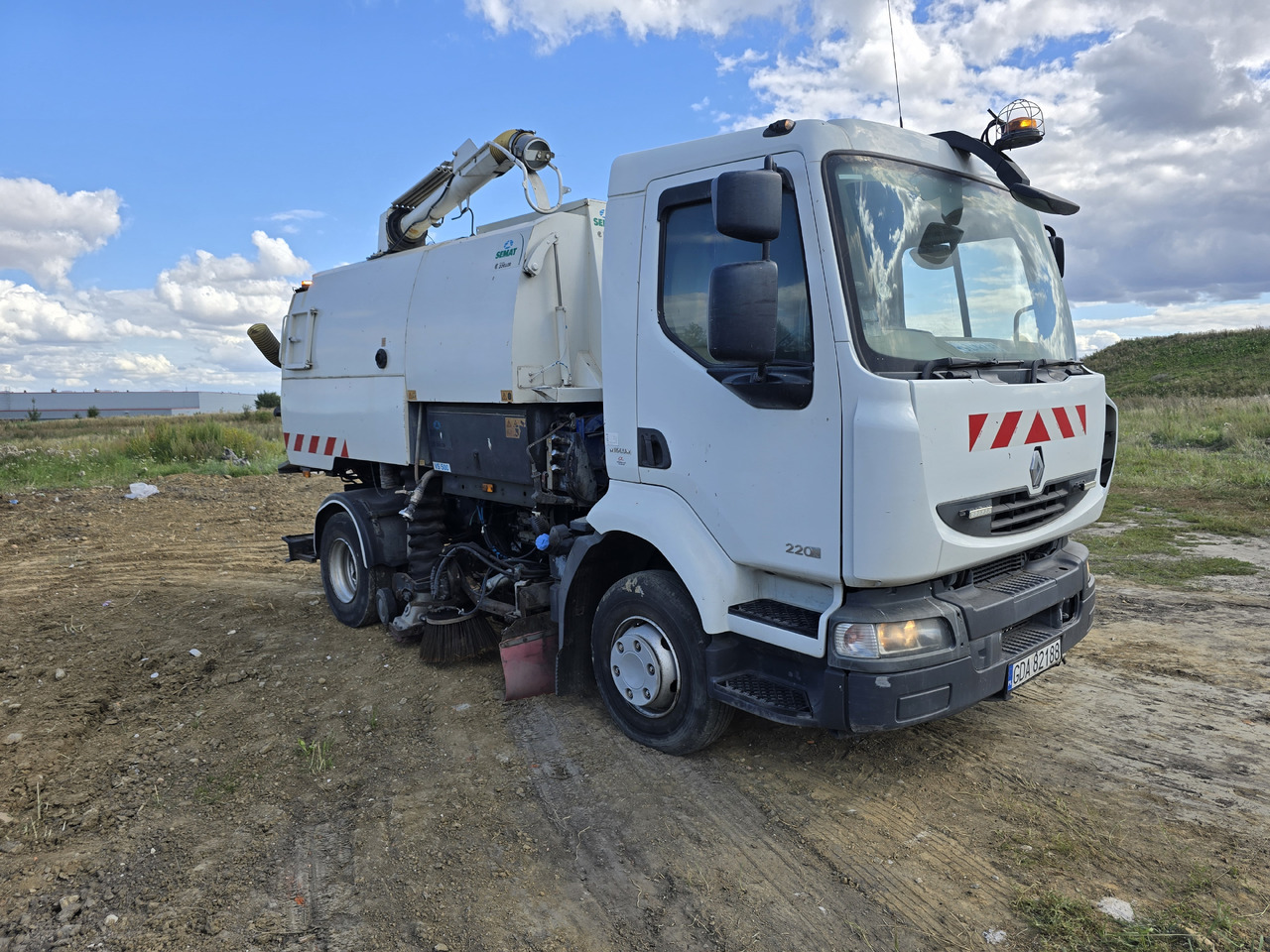 RENAULT Midlum - Возило за метење: слика 1 RENAULT Midlum - Возило за метење: слика 1