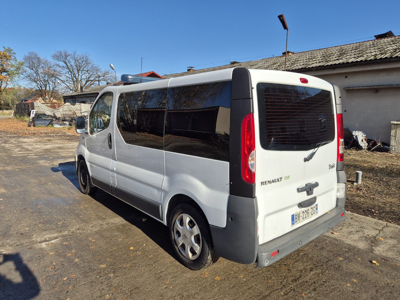 RENAULT Trafic 2.0 dCi 115 KM - Амбулантно возило: слика 5 RENAULT Trafic 2.0 dCi 115 KM - Амбулантно возило: слика 5