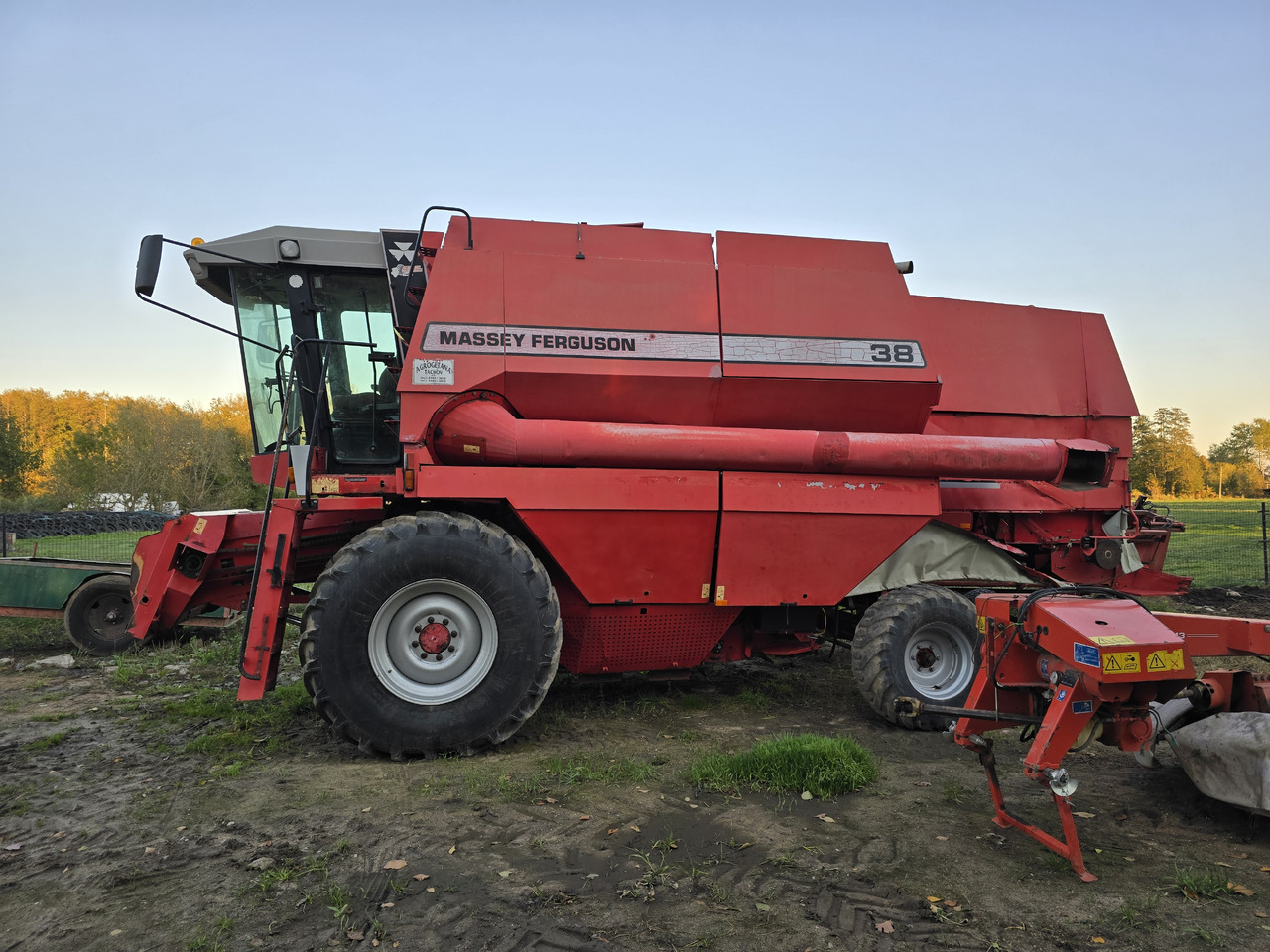 Massey-ferguson 38 - Комбајн: слика 1 Massey-ferguson 38 - Комбајн: слика 1