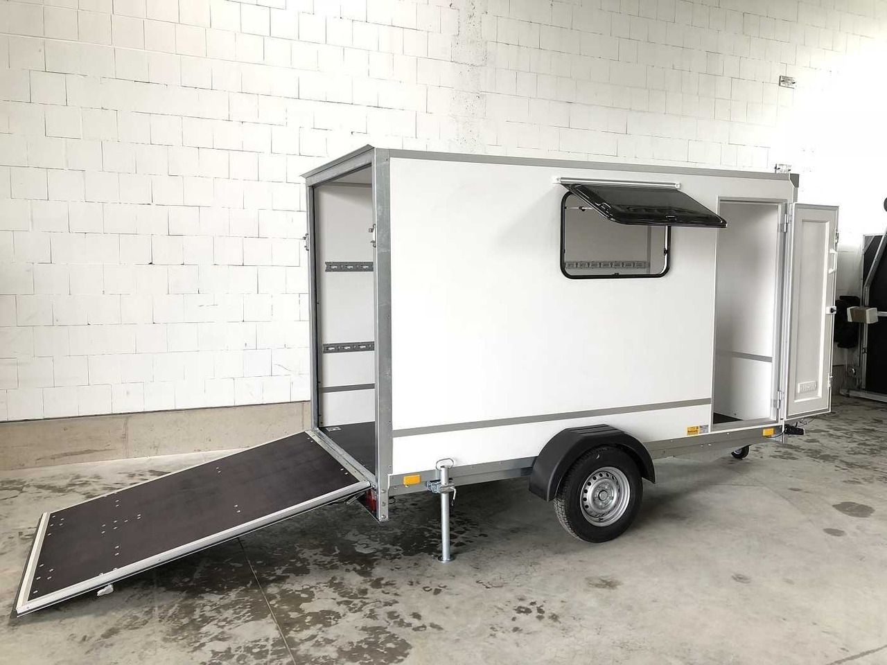 BLYSS F1330HD Rampe Tür 2 Fenster Kofferanhänger - Приколка сандучар: слика 2 BLYSS F1330HD Rampe Tür 2 Fenster Kofferanhänger - Приколка сандучар: слика 2