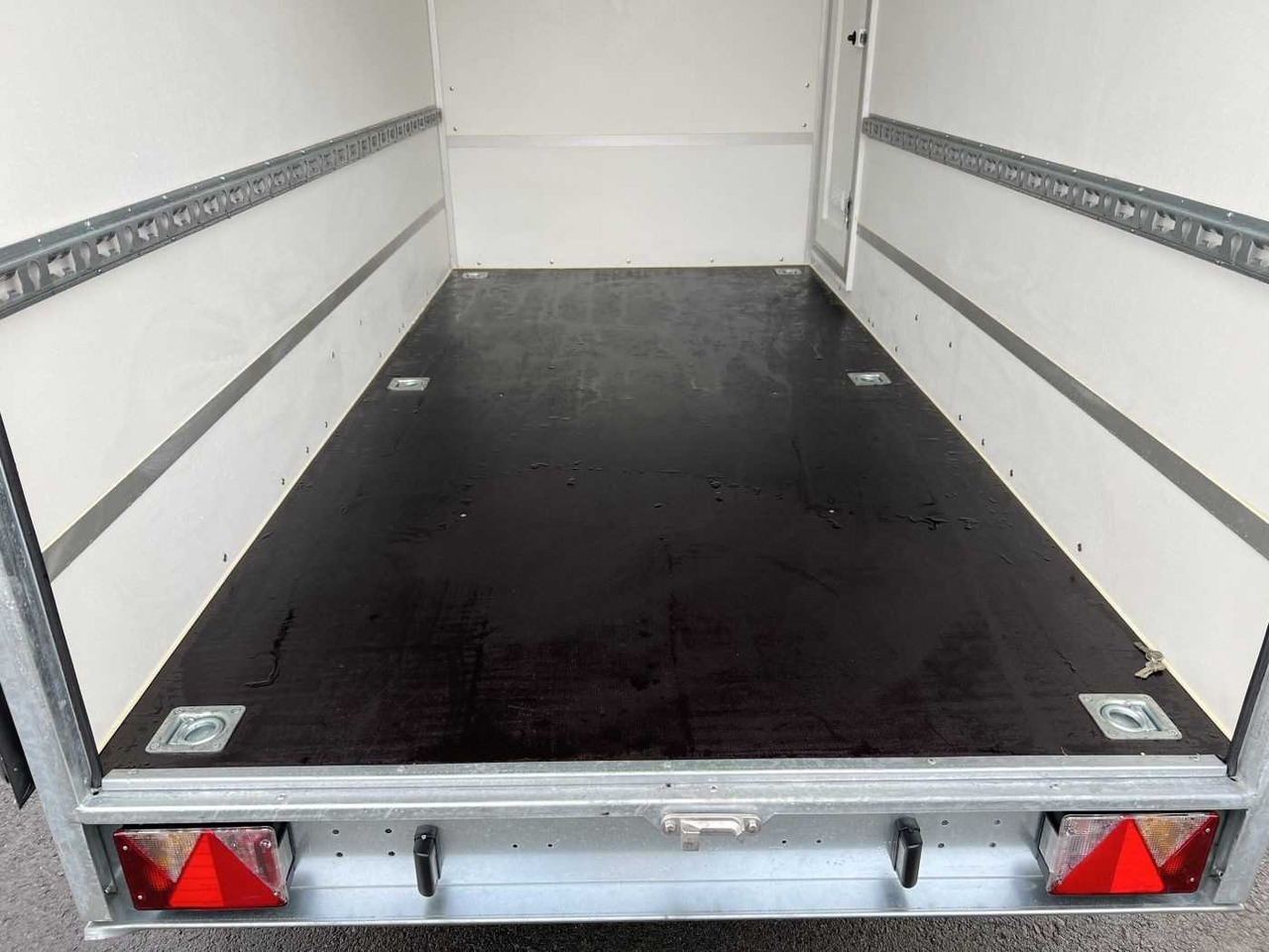 BLYSS F1330HD Seitentür Kofferanhänger - Приколка сандучар: слика 5 BLYSS F1330HD Seitentür Kofferanhänger - Приколка сандучар: слика 5