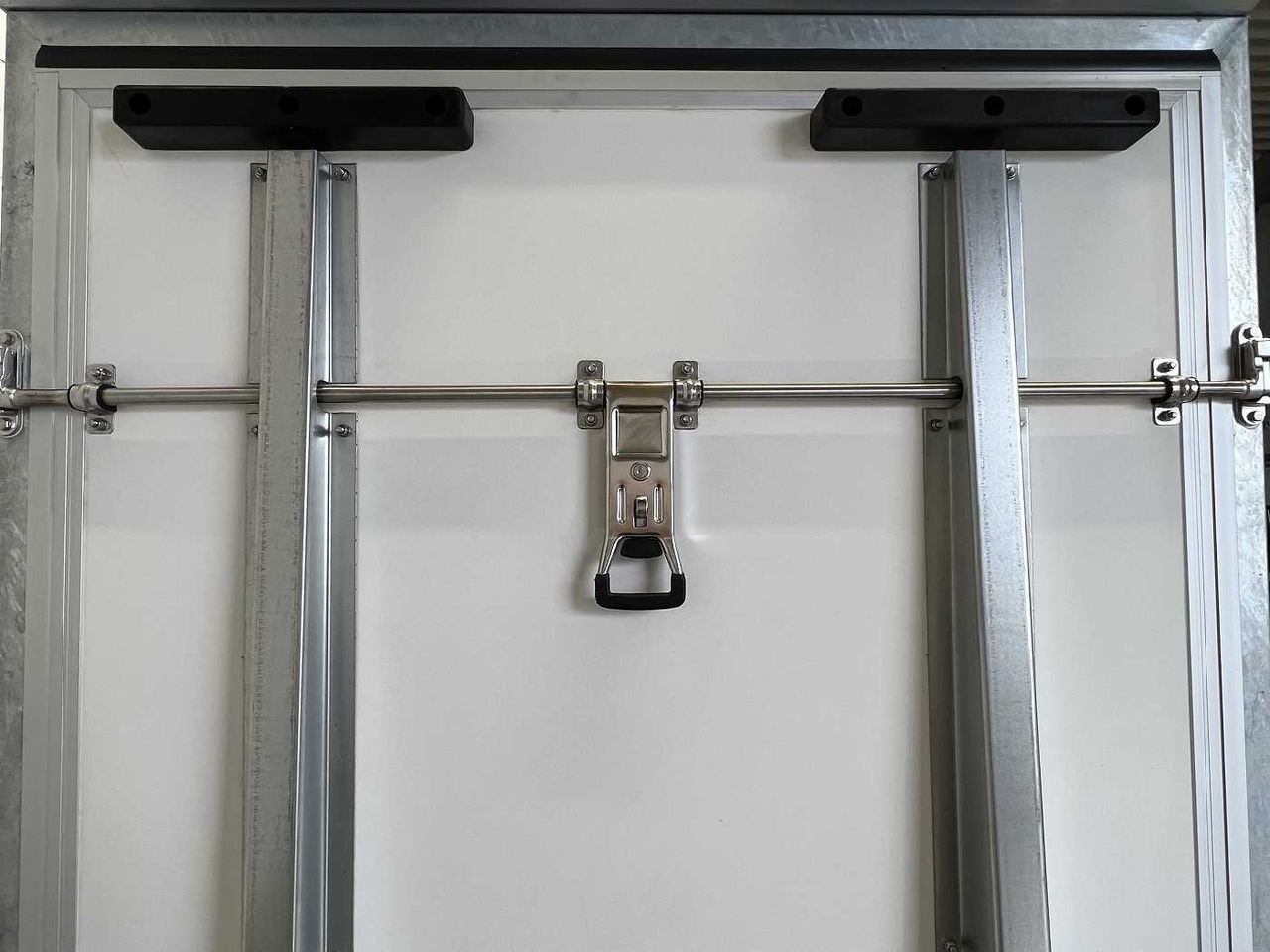 Лизинг на BLYSS F2736HTD Rampe Seitentür Kofferanhänger BLYSS F2736HTD Rampe Seitentür Kofferanhänger: слика 15 Лизинг на BLYSS F2736HTD Rampe Seitentür Kofferanhänger BLYSS F2736HTD Rampe Seitentür Kofferanhänger: слика 15