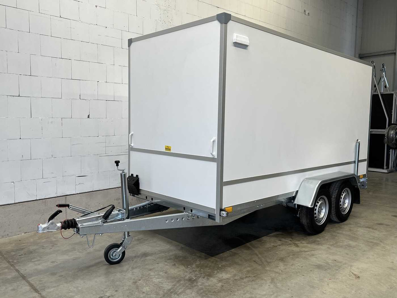 Лизинг на BLYSS F2736HTD Rampe Seitentür Kofferanhänger BLYSS F2736HTD Rampe Seitentür Kofferanhänger: слика 25 Лизинг на BLYSS F2736HTD Rampe Seitentür Kofferanhänger BLYSS F2736HTD Rampe Seitentür Kofferanhänger: слика 25