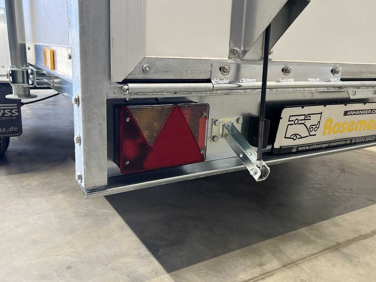 Лизинг на BLYSS F2736HTD Rampe Seitentür Kofferanhänger BLYSS F2736HTD Rampe Seitentür Kofferanhänger: слика 19 Лизинг на BLYSS F2736HTD Rampe Seitentür Kofferanhänger BLYSS F2736HTD Rampe Seitentür Kofferanhänger: слика 19