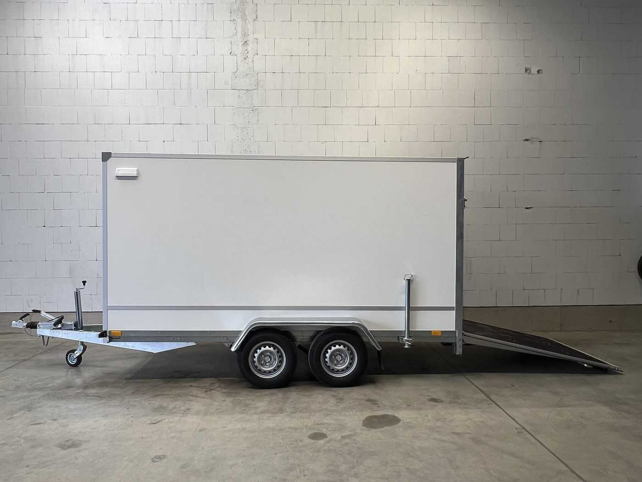 Лизинг на BLYSS F2736HTD Rampe Seitentür Kofferanhänger BLYSS F2736HTD Rampe Seitentür Kofferanhänger: слика 14 Лизинг на BLYSS F2736HTD Rampe Seitentür Kofferanhänger BLYSS F2736HTD Rampe Seitentür Kofferanhänger: слика 14