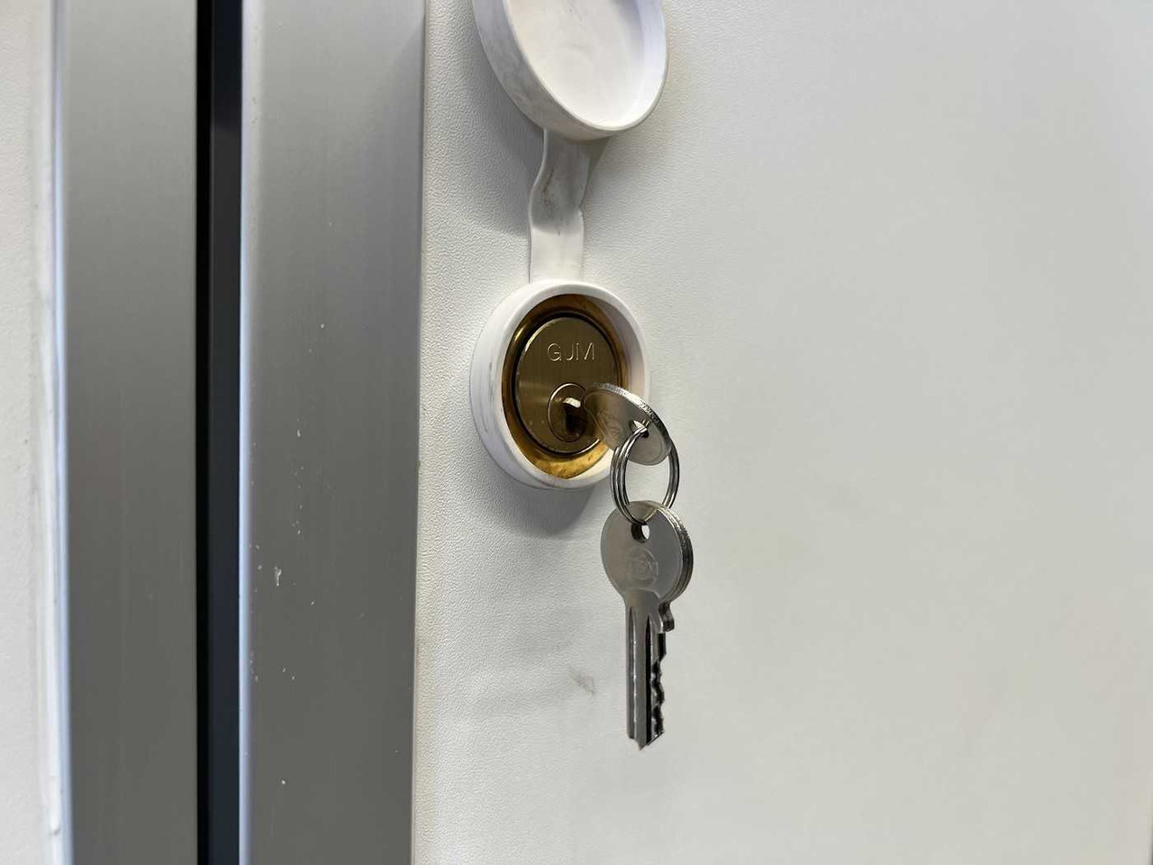 Лизинг на BLYSS F2736HTD Rampe Seitentür Kofferanhänger BLYSS F2736HTD Rampe Seitentür Kofferanhänger: слика 16 Лизинг на BLYSS F2736HTD Rampe Seitentür Kofferanhänger BLYSS F2736HTD Rampe Seitentür Kofferanhänger: слика 16