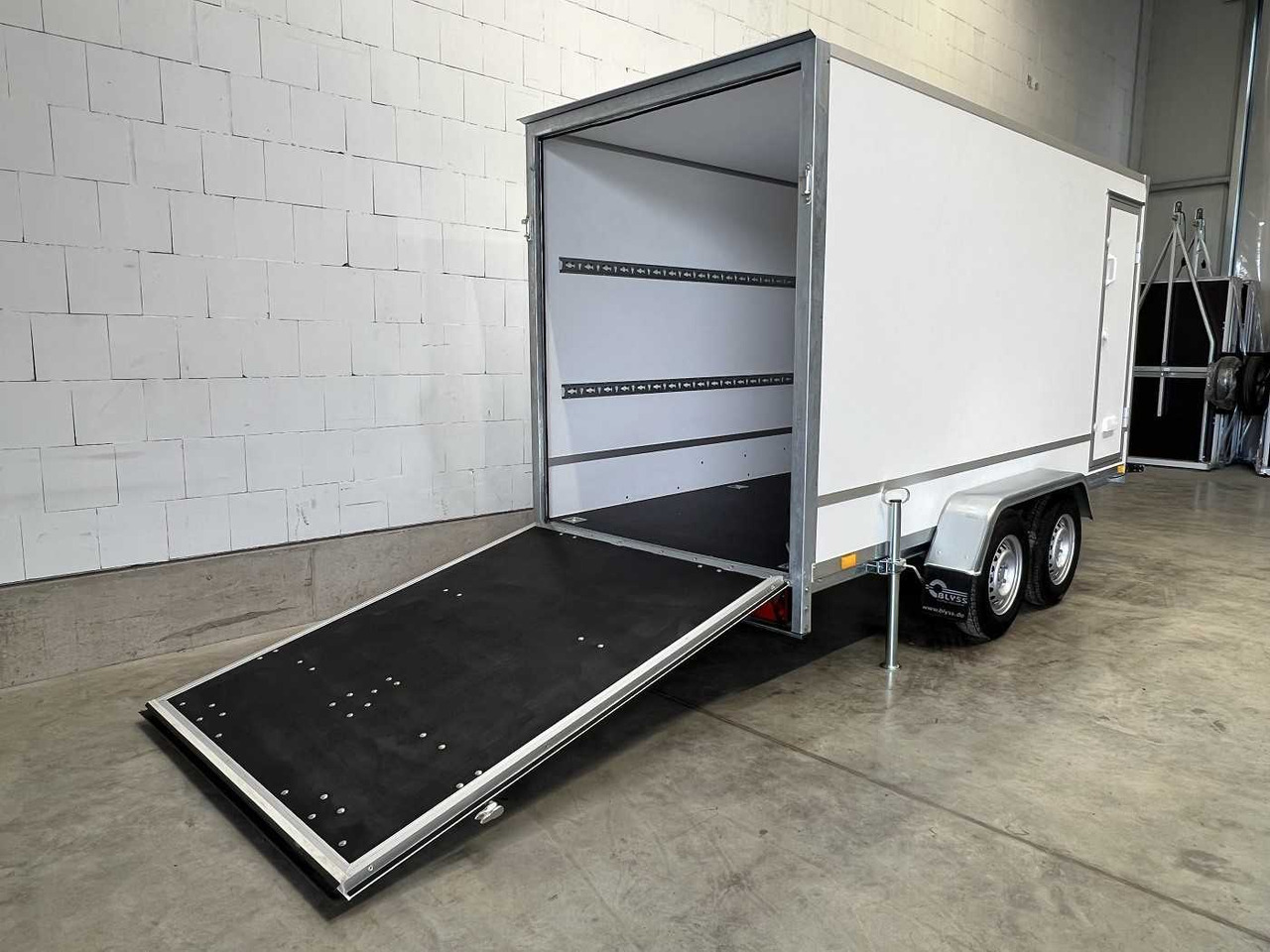 BLYSS F2736HTD Rampe Seitentür Kofferanhänger - Приколка сандучар: слика 4 BLYSS F2736HTD Rampe Seitentür Kofferanhänger - Приколка сандучар: слика 4