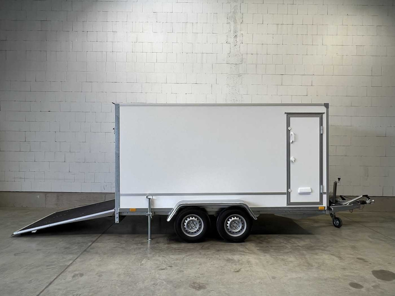 Лизинг на BLYSS F2736HTD Rampe Seitentür Kofferanhänger BLYSS F2736HTD Rampe Seitentür Kofferanhänger: слика 7 Лизинг на BLYSS F2736HTD Rampe Seitentür Kofferanhänger BLYSS F2736HTD Rampe Seitentür Kofferanhänger: слика 7