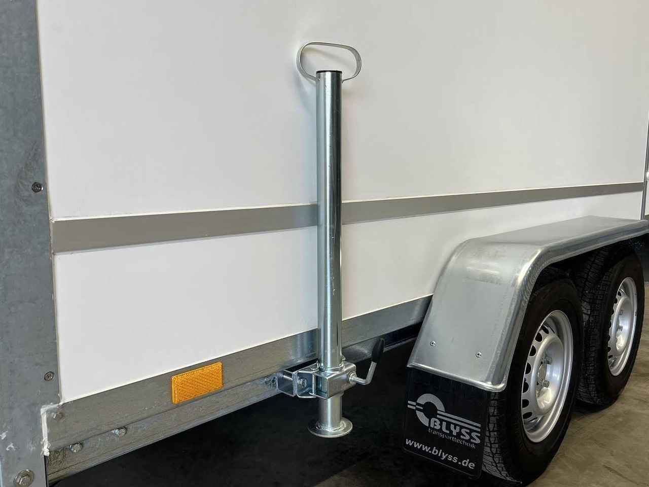 Лизинг на BLYSS F2736HTD Rampe Seitentür Kofferanhänger BLYSS F2736HTD Rampe Seitentür Kofferanhänger: слика 10 Лизинг на BLYSS F2736HTD Rampe Seitentür Kofferanhänger BLYSS F2736HTD Rampe Seitentür Kofferanhänger: слика 10
