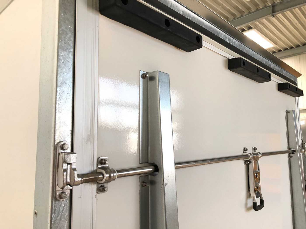 BLYSS F2741HT Rampe Kofferanhänger - Приколка сандучар: слика 5 BLYSS F2741HT Rampe Kofferanhänger - Приколка сандучар: слика 5