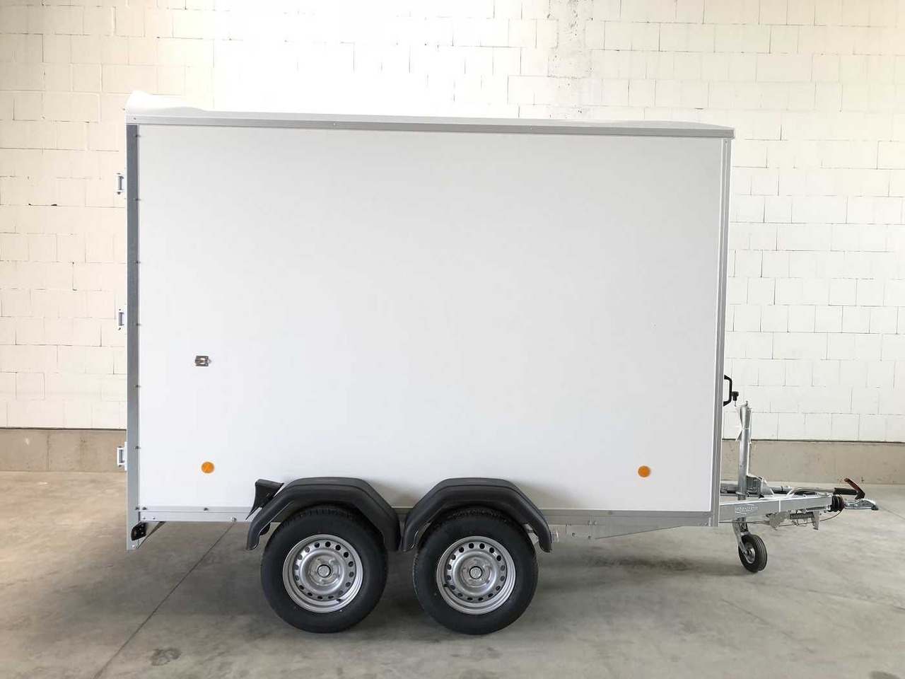 BOECKMANN KT 3015/27 H Kofferanhänger - Приколка сандучар: слика 1 BOECKMANN KT 3015/27 H Kofferanhänger - Приколка сандучар: слика 1