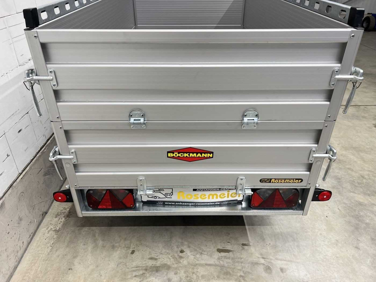 BOECKMANN TL-AL 2111/75 BW-Aufsatz+Stütz Kastenanhänger un - Автомобил приколка: слика 3 BOECKMANN TL-AL 2111/75 BW-Aufsatz+Stütz Kastenanhänger un - Автомобил приколка: слика 3