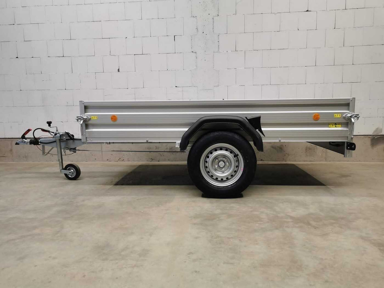 BOECKMANN TL-AL 2513/135 Stkl Kastenanhänger gebremst - Автомобил приколка: слика 3 BOECKMANN TL-AL 2513/135 Stkl Kastenanhänger gebremst - Автомобил приколка: слика 3