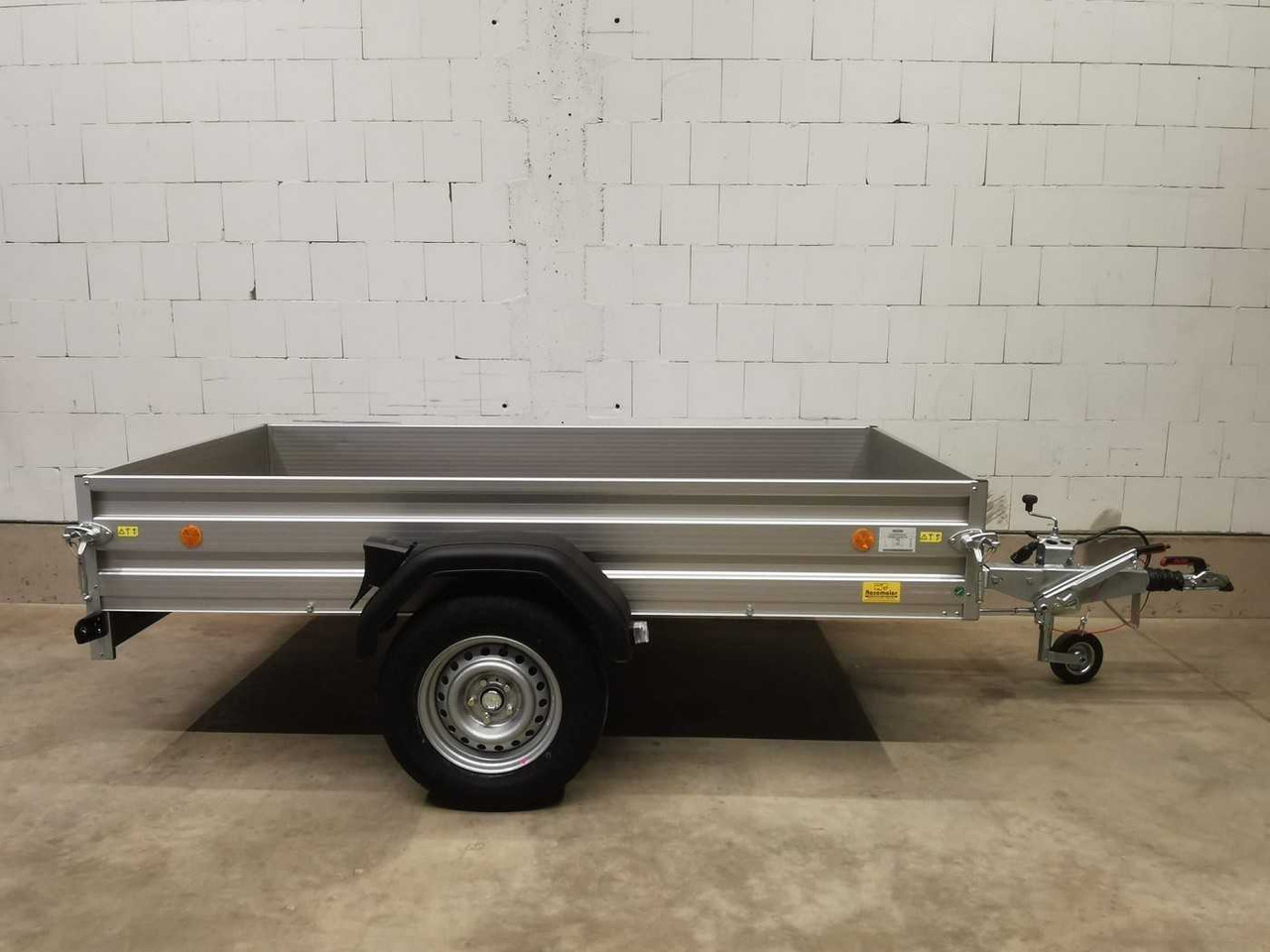 BOECKMANN TL-AL 2513/135 Stkl Kastenanhänger gebremst - Автомобил приколка: слика 2 BOECKMANN TL-AL 2513/135 Stkl Kastenanhänger gebremst - Автомобил приколка: слика 2