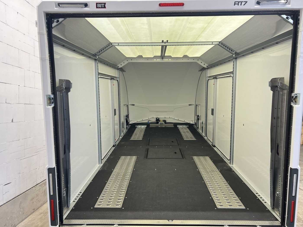 BRIAN_JAMES Race Transporter 7 Autotransporter geschlossen - Автотранспортна приколка: слика 5 BRIAN_JAMES Race Transporter 7 Autotransporter geschlossen - Автотранспортна приколка: слика 5