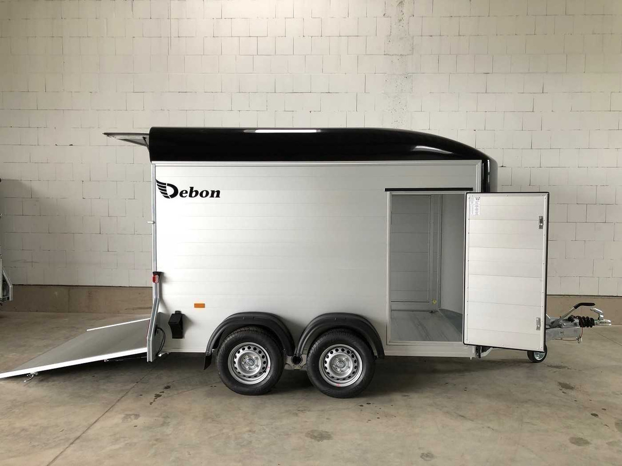 CHEVAL LIBERTE C500 Roadster 2 Türen Kofferanhänger - Приколка за мотоцикл: слика 1 CHEVAL LIBERTE C500 Roadster 2 Türen Kofferanhänger - Приколка за мотоцикл: слика 1