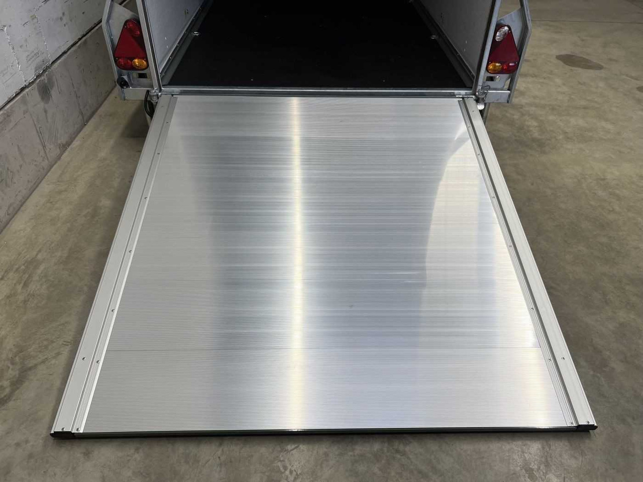 CHEVAL LIBERTE Cargo 1300.02 Alu-Felgen Kofferanhänger - Приколка сандучар: слика 3 CHEVAL LIBERTE Cargo 1300.02 Alu-Felgen Kofferanhänger - Приколка сандучар: слика 3