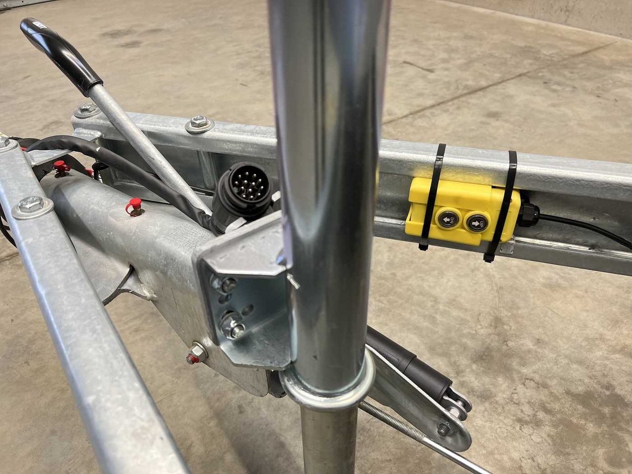 Нов Кипер приколка CHEVAL LIBERTE DEBON PW2.4E Rampen Stützen Dreiseitenkipper: слика 30 Нов Кипер приколка CHEVAL LIBERTE DEBON PW2.4E Rampen Stützen Dreiseitenkipper: слика 30