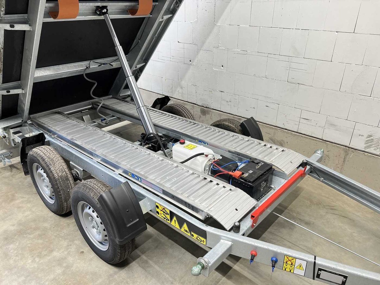 Нов Кипер приколка CHEVAL LIBERTE DEBON PW2.4E Rampen Stützen Dreiseitenkipper: слика 12 Нов Кипер приколка CHEVAL LIBERTE DEBON PW2.4E Rampen Stützen Dreiseitenkipper: слика 12