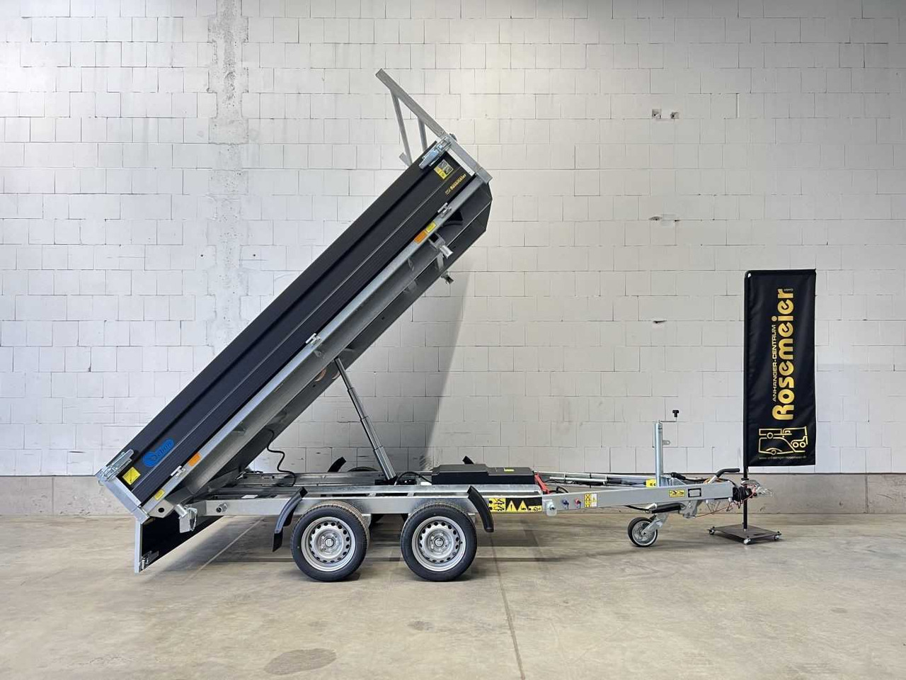 CHEVAL LIBERTE PW3.3E Black Dreiseitenkipper - Кипер приколка: слика 1 CHEVAL LIBERTE PW3.3E Black Dreiseitenkipper - Кипер приколка: слика 1