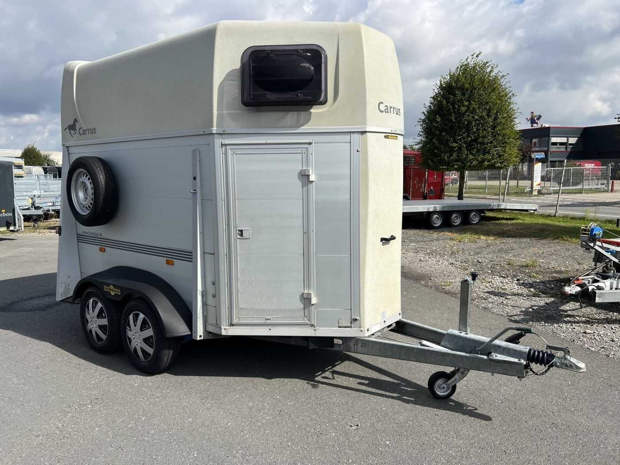 HUMBAUR HP 2000 Pferdeanhänger - Автомобил приколка: слика 2 HUMBAUR HP 2000 Pferdeanhänger - Автомобил приколка: слика 2