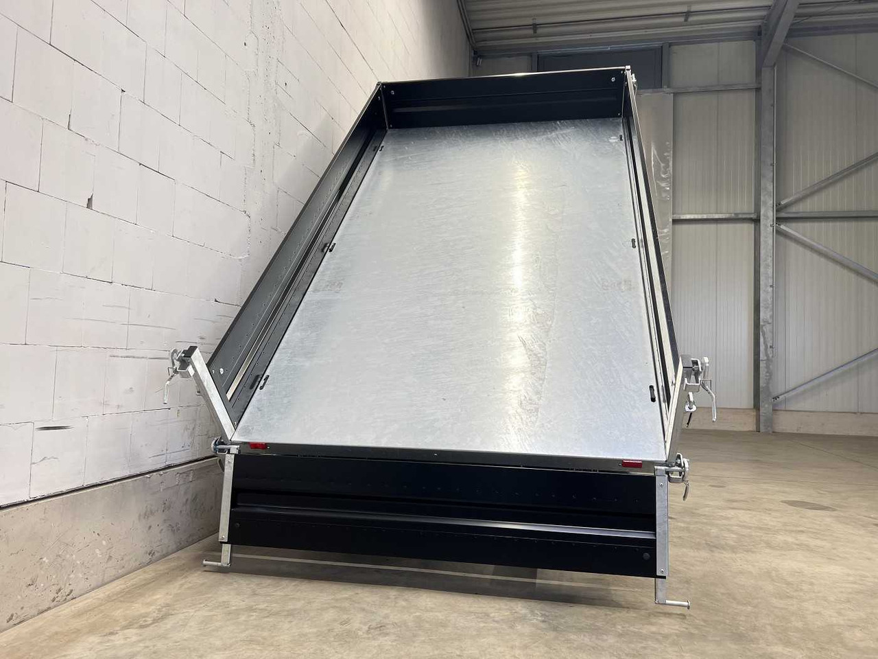 HUMBAUR HTK 3000.31 Stahl Black Dreiseitenkipper - Кипер приколка: слика 3 HUMBAUR HTK 3000.31 Stahl Black Dreiseitenkipper - Кипер приколка: слика 3