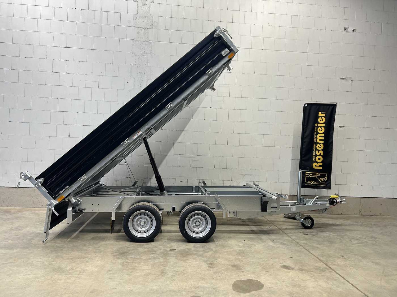 HUMBAUR HTK 3000.31 Stahl Black Dreiseitenkipper - Кипер приколка: слика 1 HUMBAUR HTK 3000.31 Stahl Black Dreiseitenkipper - Кипер приколка: слика 1