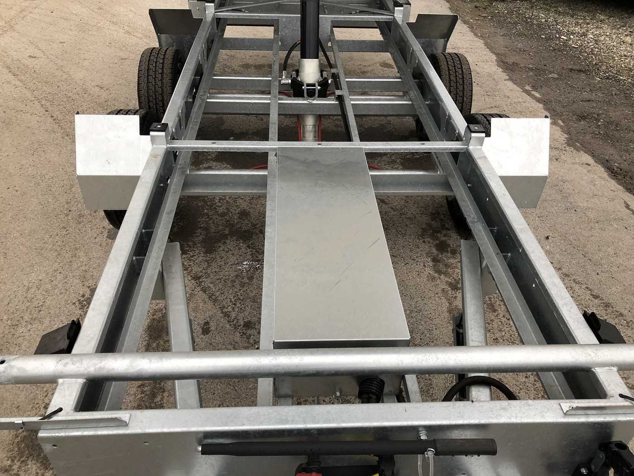 HUMBAUR HTK 3500.37 Dreiseitenkipper - Кипер приколка: слика 5 HUMBAUR HTK 3500.37 Dreiseitenkipper - Кипер приколка: слика 5