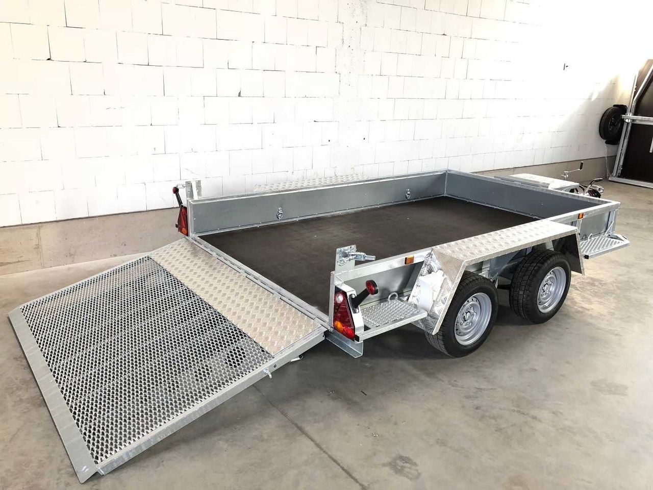 VARIANT 3518 M3 Maschinentransporter - Приколка: слика 2 VARIANT 3518 M3 Maschinentransporter - Приколка: слика 2