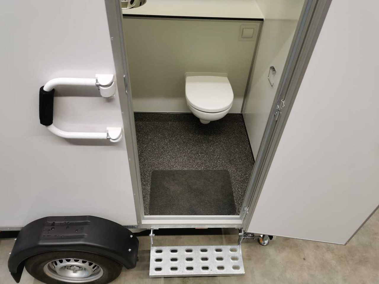 ROSEMEIER EW TA-NO Badanhänger mit WC LUX Toilettenanhänger - Градежен контејнер, Приколка: слика 4 ROSEMEIER EW TA-NO Badanhänger mit WC LUX Toilettenanhänger - Градежен контејнер, Приколка: слика 4