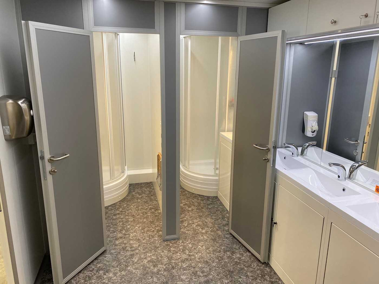 Нов Градежен контејнер, Приколка ROSEMEIER VE Duschwagen mit 4 Duschen Toilettenanhänger: слика 7