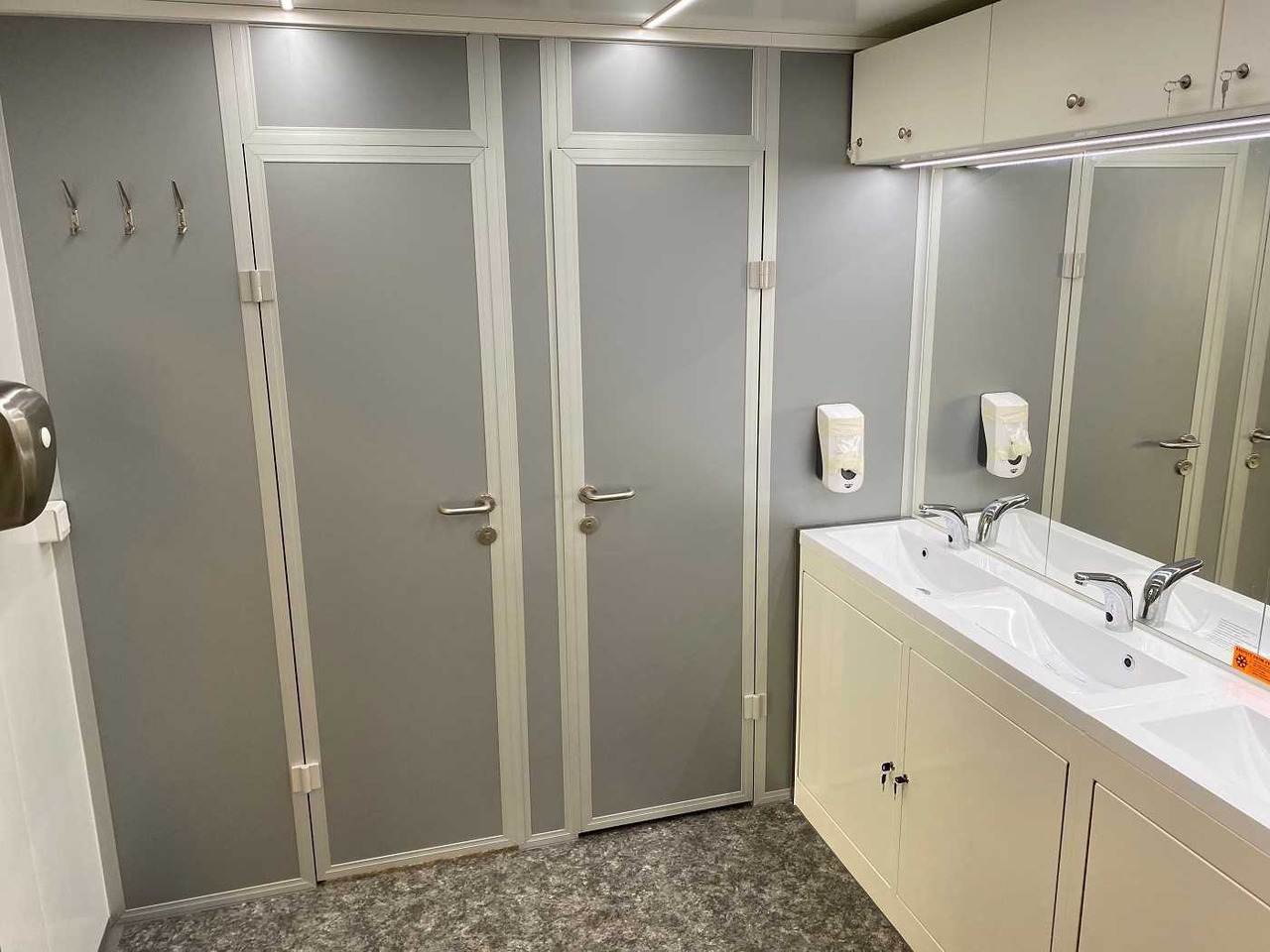 Нов Градежен контејнер, Приколка ROSEMEIER VE Duschwagen mit 4 Duschen Toilettenanhänger: слика 14
