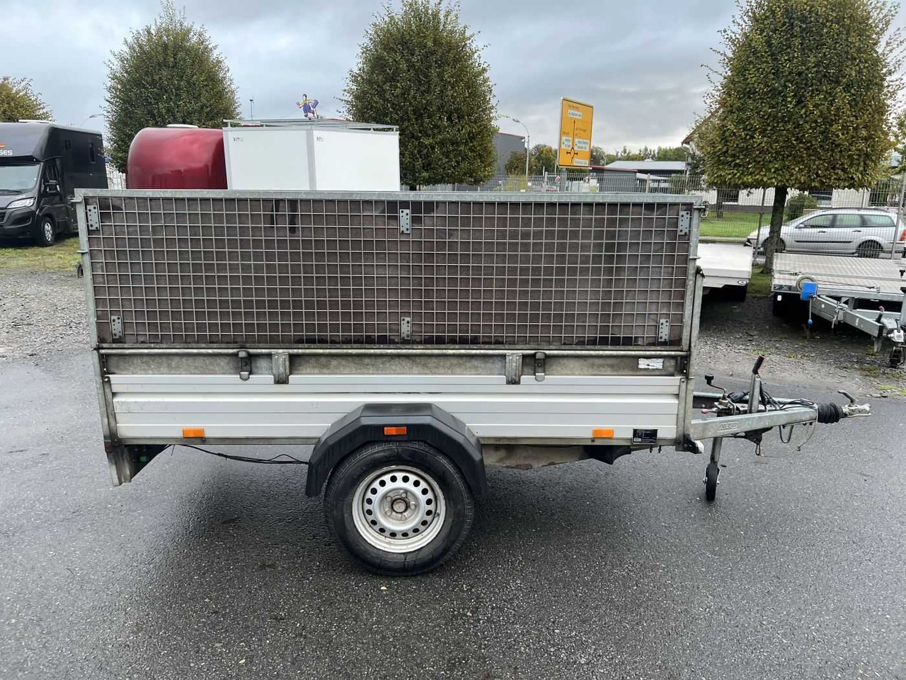 SARIS BMG135V McAlu Compact Gitter Kastenanhänger gebr - Автомобил приколка: слика 2 SARIS BMG135V McAlu Compact Gitter Kastenanhänger gebr - Автомобил приколка: слика 2