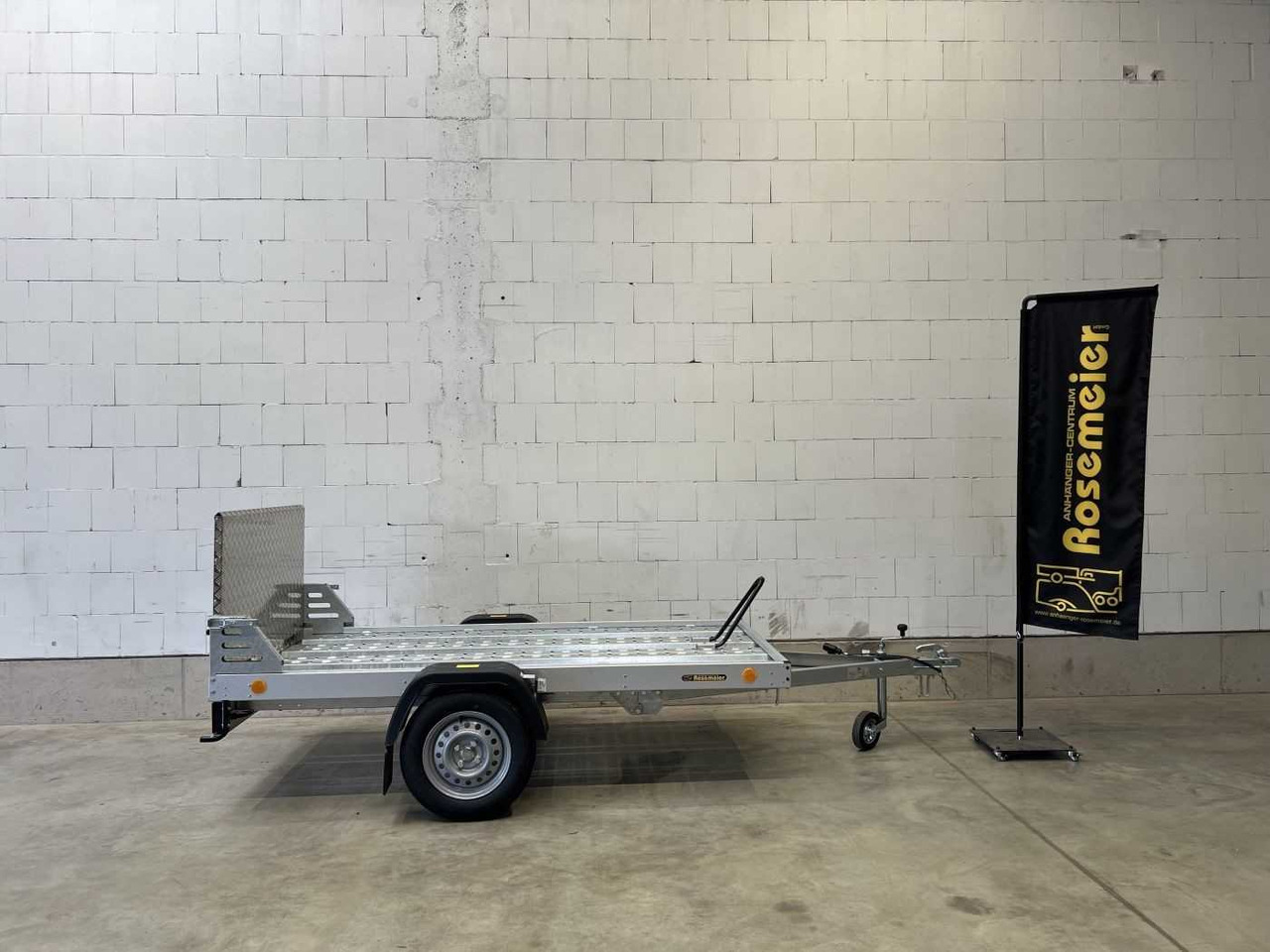 TPV KD-MUT3 Motorradanhänger - Приколка за мотоцикл: слика 1 TPV KD-MUT3 Motorradanhänger - Приколка за мотоцикл: слика 1