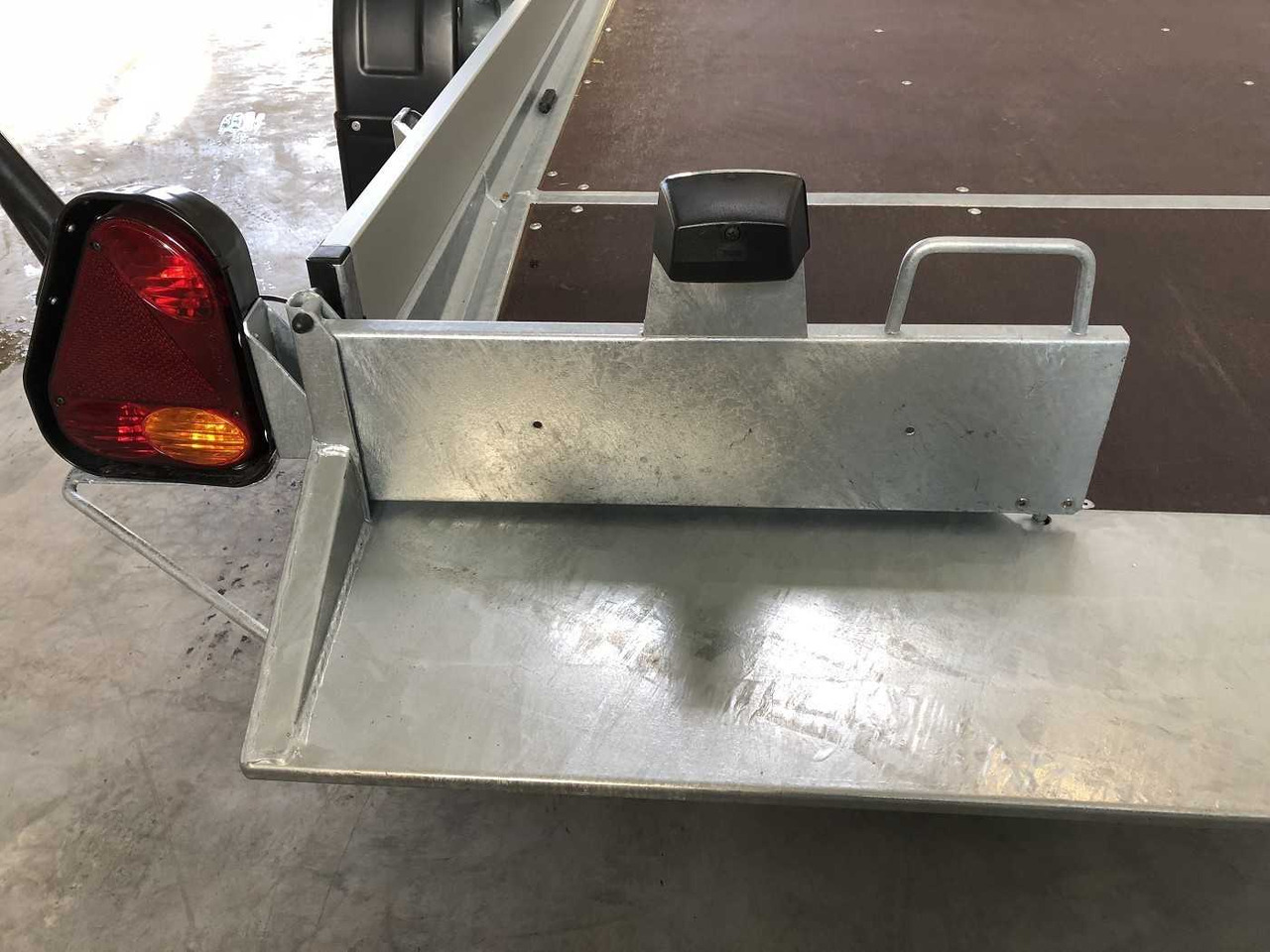 Нов Роло/ Подизач приколка VEZEKO Husky FB 15.28 Absenker: слика 10 Нов Роло/ Подизач приколка VEZEKO Husky FB 15.28 Absenker: слика 10