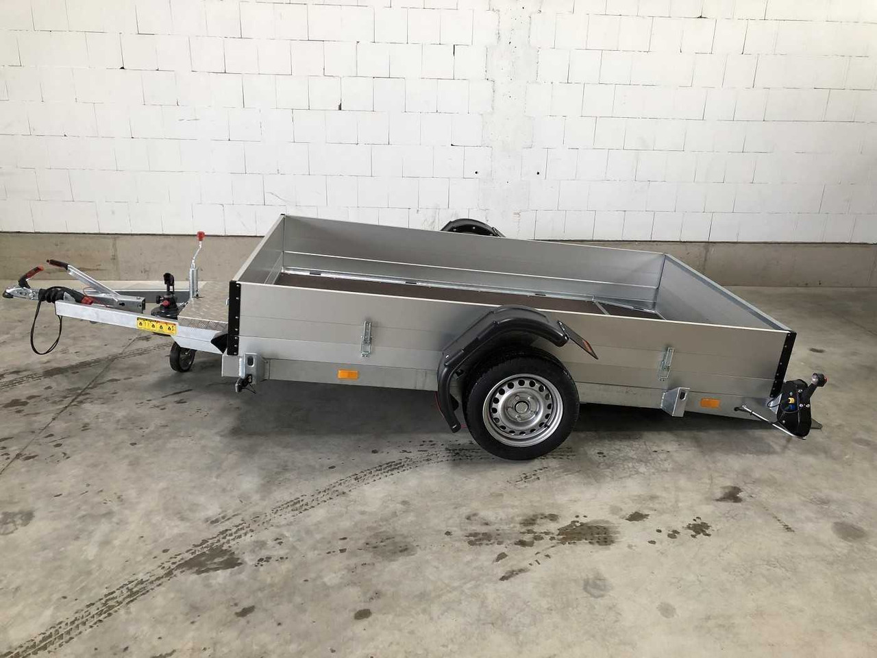 VEZEKO Husky FB 15.28 BW 250 Absenker - Автомобил приколка: слика 1 VEZEKO Husky FB 15.28 BW 250 Absenker - Автомобил приколка: слика 1