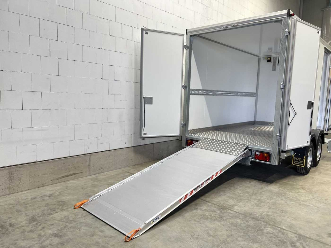 VEZEKO TK C 30.35 KH Rampe ausziehbar Kühlanhänger - Приколка ладилник: слика 3 VEZEKO TK C 30.35 KH Rampe ausziehbar Kühlanhänger - Приколка ладилник: слика 3
